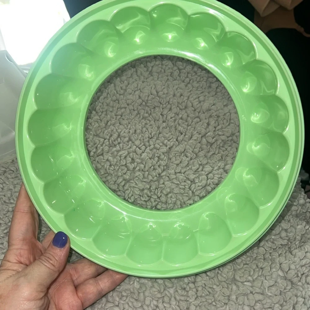 Vintage Tupperware Jello Mold Bundt Ring Dessert,mint green,excellent condition